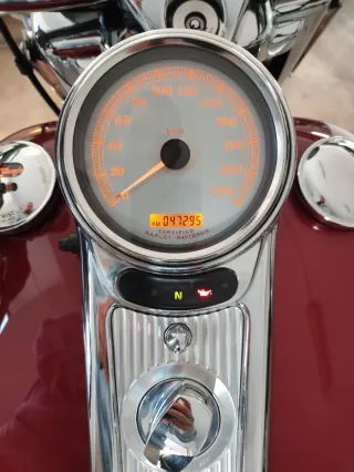 Harley Davidson Road King Custom Roja