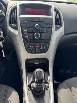 Opel Astra 2013