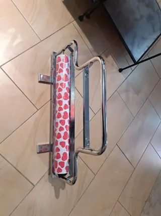 Cortador de papel de regalo con soporte doble