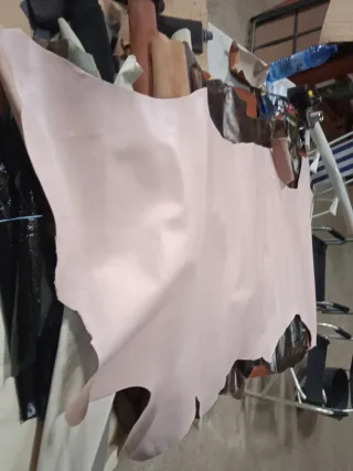 Piel vaquetilla color rosa 20 €.