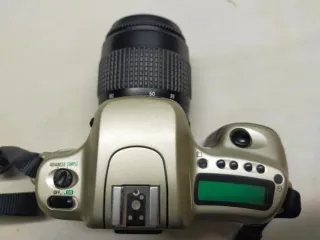 Cámara Nikon F50 + Objetivo AF Nikkor 35-80mm