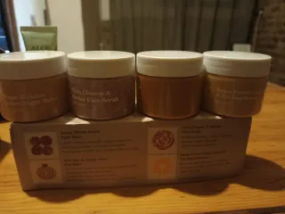 Kit de cuidado de piel: cremas, gel, aceite,sérum