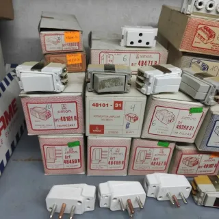 Simon 48. Material eléctrico antiguo. 633414111
