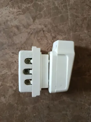 Simon 48. Material eléctrico antiguo. 633414111