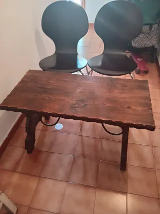 Mesa de madera rústica