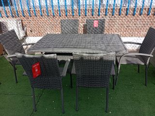 Mesa de terraza y 6 sillas ratán