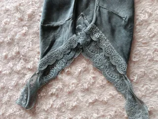 Top gris encaje.