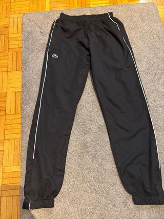 Chaqueta deportiva Lacoste negra y roja