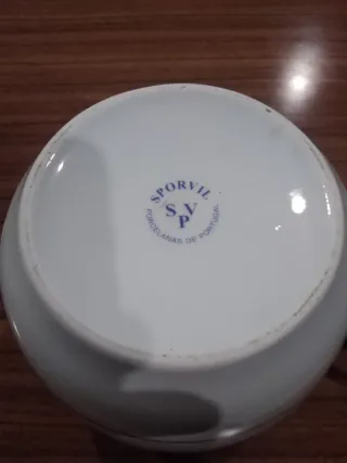 Pote de porcelana com detalhe de grão