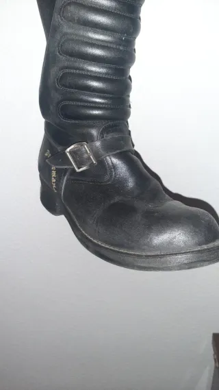 Botas de cuero negras