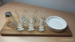 Juego de Tequila con Vasos y Madera
