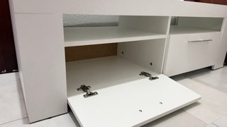Mesa TV blanca