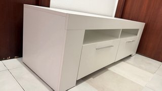 Mesa TV blanca