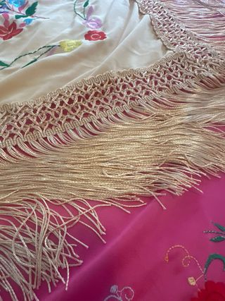 Lote 2 Mantoncillos Seda Bordados a estrenar