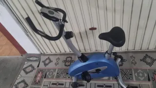 Bicicleta estática azul