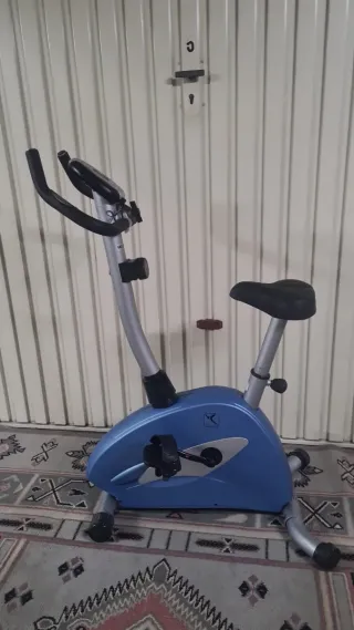 Bicicleta estática azul