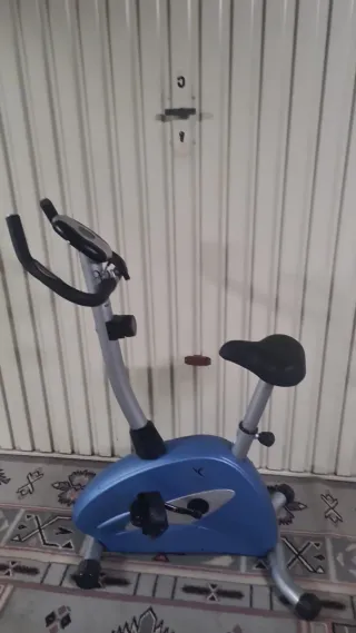 Bicicleta estática azul