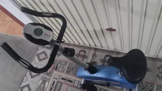 Bicicleta estática azul