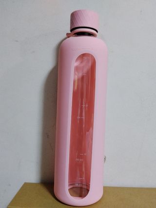 Botella de agua cristal con funda silicona