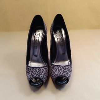 Décolleté spuntata leopardata con tacco