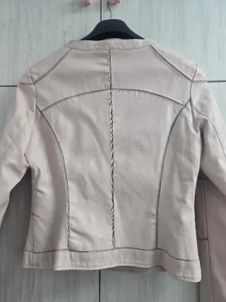 Cazadora rosa efecto piel