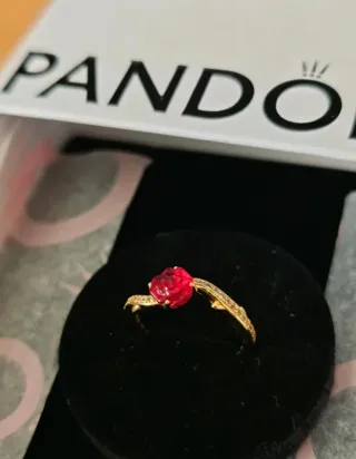 Anillo Pandora Rosa Bella y La Bestia