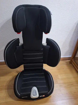 Silla de coche con isofix.