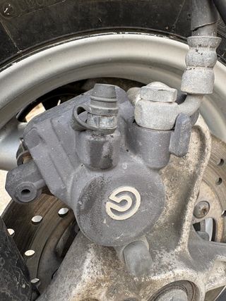 Pinza trasera C1 125 200 BMW trasera Brembo