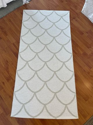 Alfombra Pappelina Diseño reversible en 2 colores.