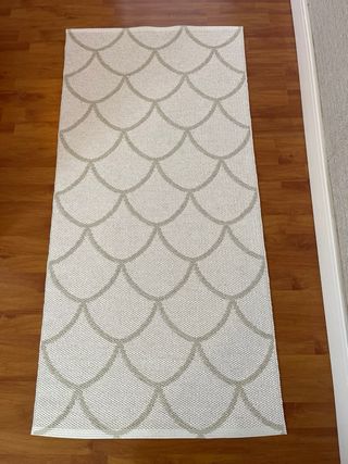 Alfombra Pappelina Diseño reversible en 2 colores.