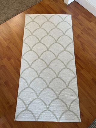 Alfombra Pappelina Diseño reversible en 2 colores.