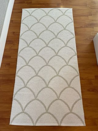Alfombra Pappelina Diseño reversible en 2 colores.