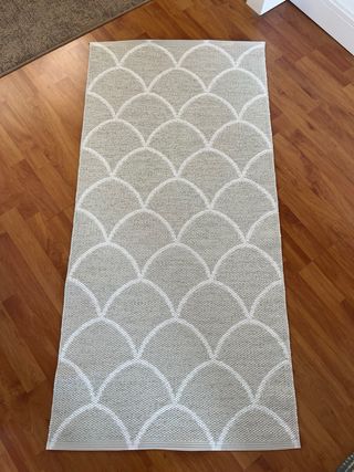 Alfombra Pappelina Diseño reversible en 2 colores.