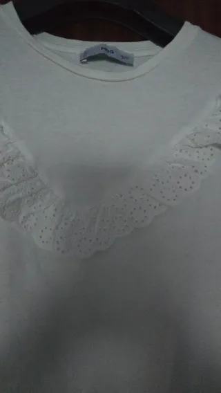 Camiseta Mango Blanca con Volantes