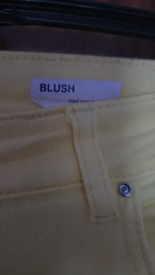 Pantalón amarillo
