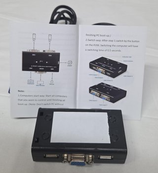 Switch KVM VGA 2 Porte - Condivisione periferiche.