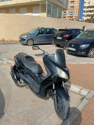 TGB 125 Scooter va perfecto, batería y cubiertas
