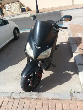 TGB 125 Scooter va perfecto, batería y cubiertas
