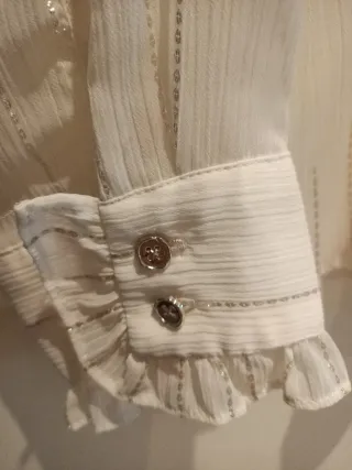 Blusa Zara con brillos plateados