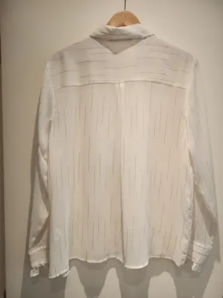 Blusa Zara con brillos plateados