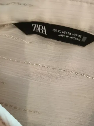 Blusa Zara con brillos plateados