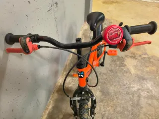 Bicicleta infantil naranja Decathlon