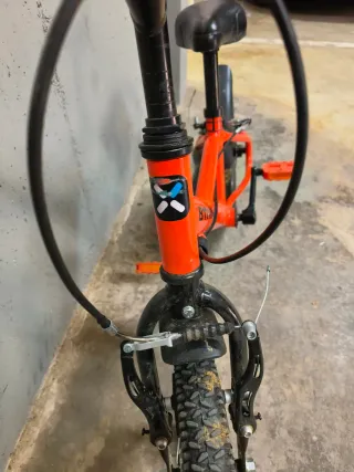 Bicicleta infantil naranja Decathlon