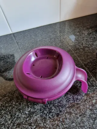 Fiambrera Tupperware Morada y Blanca