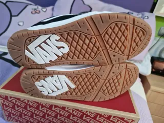 Zapatillas Vans Negras y Blancas