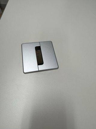 Scrivania moderna da ufficio con cassetti