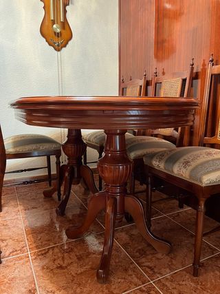 Mesa extensible y 6 sillas de comedor