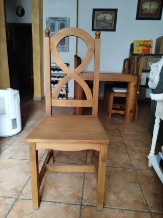 Mesa de comedor de madera con 6 sillas