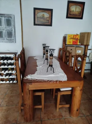 Mesa de comedor de madera con 6 sillas
