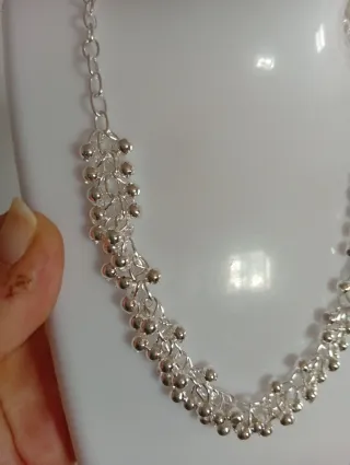 Collar de plata con cuentas